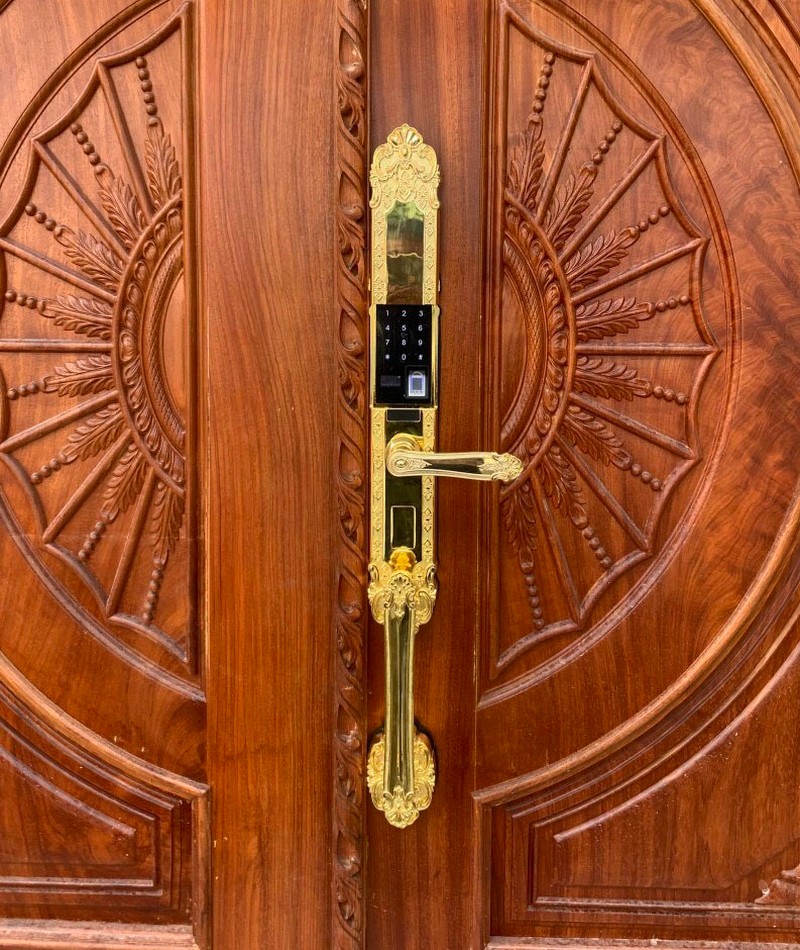 Khóa cửa vân tay Hải Phòng - Phong cach cổ điển hiện đại