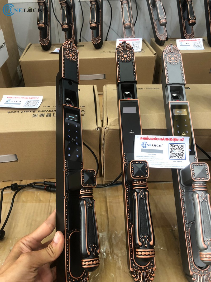 Khoa van tay 2 chieu cho cua go- OneLock OC555 Black